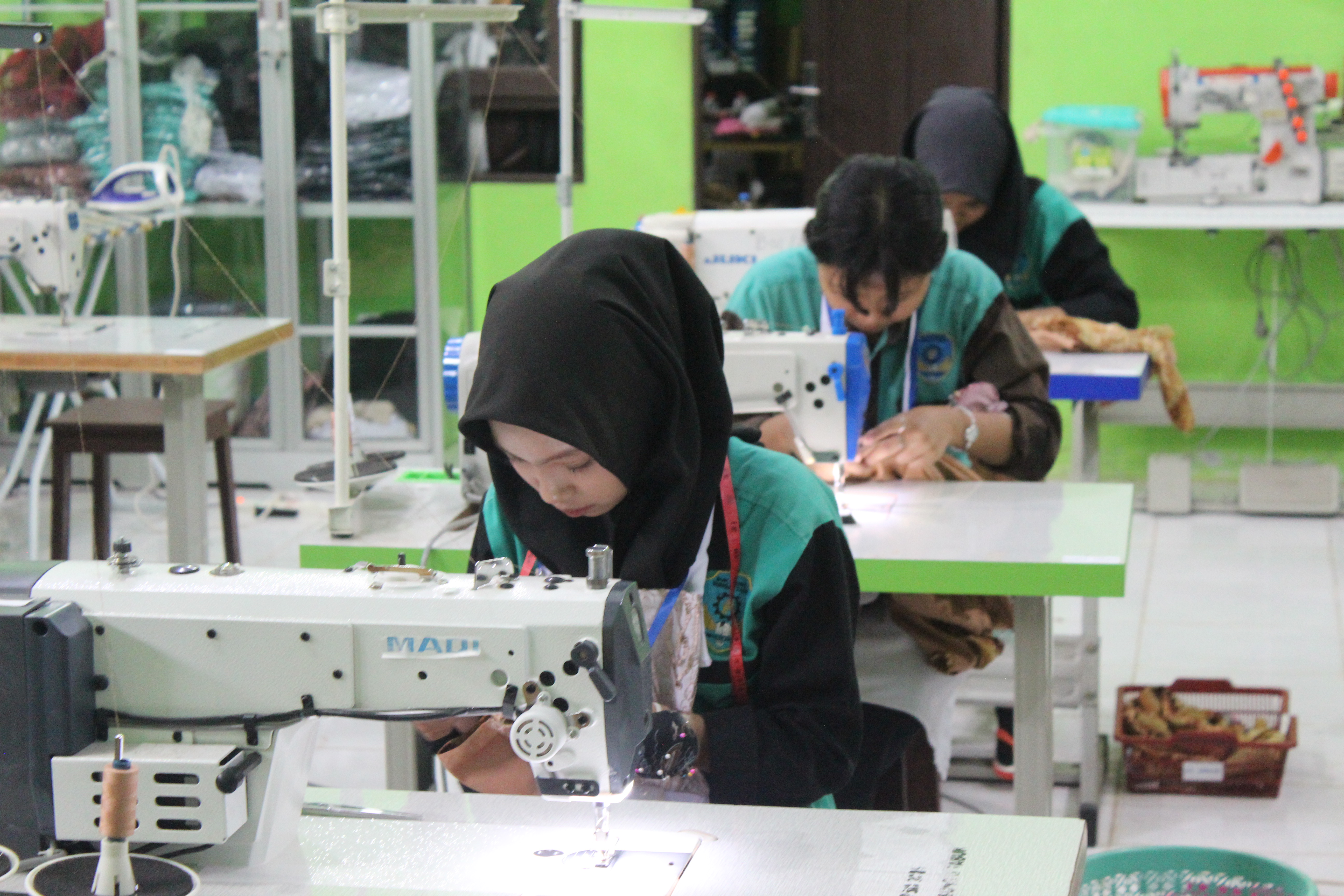 Desain dan Produksi Busana